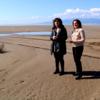 La ministra Teresa Ribera y la consellera Teresa Jordà durante la vista en el Delta del Ebro.