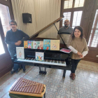 Imatge de tres professors de l'escola de música de Valls en motiu de la presentació de la Xilofonada.