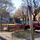 El cotxe s'ha encastat al parc infantil que hi ha al costat del CAP de Pardinyes-Balàfia-Secà.