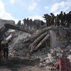 Imagen de las labores de rescate en la provincia de Idlib (Siria).