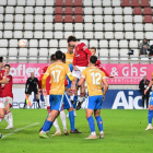 Jesús Rueda, rematando solo en el segundo gol del Real Murcia.