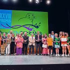 Foto de família dels guardonats i guardonades en l'última edició dels Premis Ona.