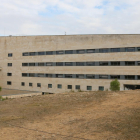 Part posterior de l'Hospital del Vendrell, on hi ha els terrenys on es farà l'ampliació.