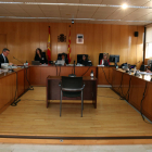 L'acusat d'abusar sexualment una dona, d'esquenes, a l'inici del judici que se celebra a l'Audiència de Tarragona.