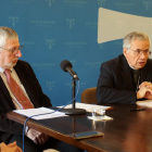 L'arquebisbe de Tarragona, Joan Planellas, i el portaveu de la institució, Miquel Marimón, en roda de premsa.