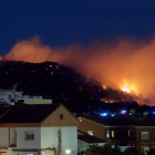 Imatge de l'incendi forestal a Calafell.