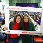 Sandra Guaita y Raquel Sánchez en la Fiesta de las Personas Mayores promovida por el PSC en el Centro Cultural Extremeño de Reus.