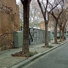 Imatge de la vorera del carrer de Cels Gomis i Mestre, on s'han aixecat llambordes.