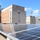 El Hospital Sociosanitario Francolí hace una clara apuesta por las energías renovables y el ahorro energético con la instalación de placas solares.