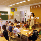 Los niños de primaria recibirán 100 euros en un vale por gastar en material escolar.
