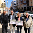 Rafael de Cáceres y Sebastià Jornet, con la alcaldesa de Tortosa y el responsable de urbanismo del ayuntamiento, con imágenes virtuales de la reforma ganadora.