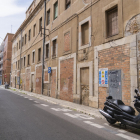 L'edifici del carrer de Santiyán, 8 va ser un convent, una escola i una caserna de la policia.