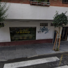 El local del Club Social La Muralla està ubicat al carrer Sant Miquel de la Part Baixa.