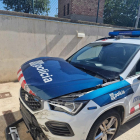 Estat del cotxe de mossos envestit per un camió que es dirigia a una rave a Ivars de Noguera.