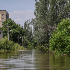 Una de las áreas inundadas de Jersón, un día después del rotura de la toma de Kajovka, en el sur de Ucrania.