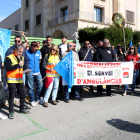 Els treballadors d'Ivemon Ambulàncies Egara durant la lectura del manifest en la protesta a Tarragona.