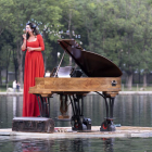 Imatge de l'espectacle protagonitzat per la cantant i pianista Violette Prevost.