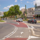 El carril bici de l'avinguda Sant Bernat Calvó des de la plaça del Santuari de Misericòrdia.