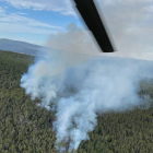 Imatge aèria d'un incendi al Montmell, a la zona del Fondo de Cal Grasset, a la Serra de la Torre.