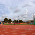 Los IV Juegos Deportivos Escolares de Cambrils se celebraron este jueves en la pista municipal de atletismo.