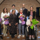 Los ganadores del concurso 'Ponemos flores' con la consejera Elvira Vidal.