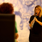 La codirectora del DeltaChmaber Músic Festival, Laura Ruiz, oferint un concert individual al Castell d'Ulldecona.