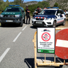 Mossos i Agents Rurals fent control de pas a la pujada a Mont Caro, al Port de Tortosa i Roquetes.