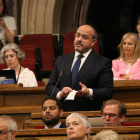 El líder del PPC, Alejandro Fernández, en una interpelación al presidente de la Generalitat, Pere Aragonès, durante el pleno del Parlament.