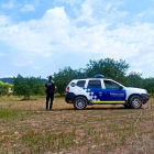 Vigilància de la policia local pels camins rurals.