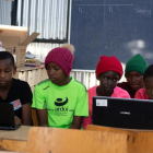 Imatge dels ordinadors que han arribat al Soweto Youth Initiative a Nairobi, Kènia.
