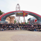 Los trabajadores de la empresa celebraron su cumpleaños en el popular parque de atracciones.