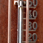 Un termòmetre s'aproxima als quaranta graus aquest dijous al matí a Vinebre.
