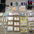 Paquets de cocaïna, mòbils, diners i armes decomissats als narcotraficants del Bages.