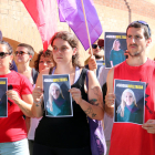 Cartells denunciant la infiltració d'una agent de la Policia Nacional en moviments independentistes de Girona i Salt.