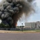 La imagen falsa de una explosión cerca del Pentágono que ha sido difundida en Twitter.