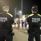 Dos agents de la Policia Local de Roda de Berà.
