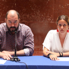Els regidors d'ERC a l'Ajuntament de Tarragona, Xavier Puig i Maria Roig, en roda de premsa.