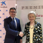 Josep Maria González, director territorial Cataluña de CaixaBank, y Laura Roigé, presidenta de la Cámara, han firmado el acuerdo.