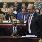 El senador del PP Pedro Rollán recibe el aplauso de su bancada tras ser elegido presidente de la cámara, este jueves, en la sesión constitutiva del Senado.
