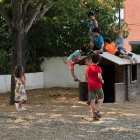 Los niños disfrutan del Casal de verano Municipal de Valls.