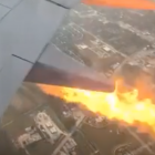 Imatge de l'incendi al motor de l'avió.
