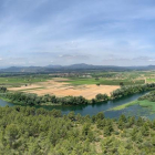 Tram del riu Ebre i les seves illes des del mirador del poblat ibèric del Castellet de Banyoles, a Tivissa.