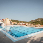 La piscina municipal de Vandellòs, que també romandrà oberta, en una imatge d'arxiu.