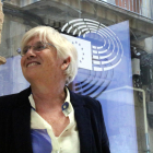 La eurodiputada de Junts Clara Ponsatí en la oficina europarlamentaria de Junts en Barcelona por Sant Jordi.