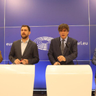 L'advocat Gonzalo Boye i els eurodiputat de Junts Toni Comín, Carles Puigdemont i Clara Ponsatí.