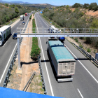 Camions i vehicles circulant pel punt de l'AP-7 on hi ha el final del radar de tram a Amposta.