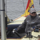 Imagen de archivo del Rey emérito don Juan Carlos en una regata en aguas de Sanxenxo