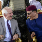L'Alt Representant de la UE, Josep Borrell, amb el president del Níger Mohamed Bazoum a Niamey.