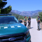 Control d'Agents Rurals i Forestal Catalana per evitar l'accés al parc natural dels Ports, a la pista del barranc de la Vall.
