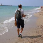 Iván Cáceres, investigador del Laboratori d'Enginyeria Marítima de la Universitat Politècnica de Catalunya, d'esquena, fent una barometria a la platja d'Altafulla


Data de publicació: dimarts 12 de setembre del 2023, 14:43

Localització: Altafulla

Autor: Mar Rovira